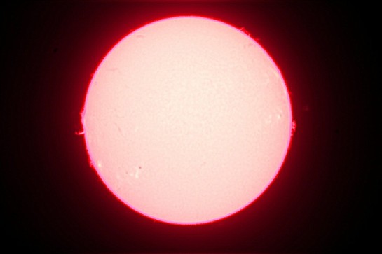 撮影日時：2014/04/11 9:22 露出0.8秒 ｼｰﾆﾝｸﾞ:普通､晴 望遠鏡：ｺﾛﾅﾄﾞ ｿｰﾗｰﾏｯｸｽⅡ鏡筒60太陽望遠鏡(Hα線) カメラ：Canon Eos Kiss X3 iso100